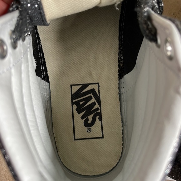 Vans. - Picture 2 of 7